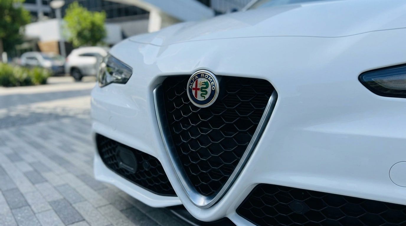 White Alfa Romeo Giulia, photo 3 of 3