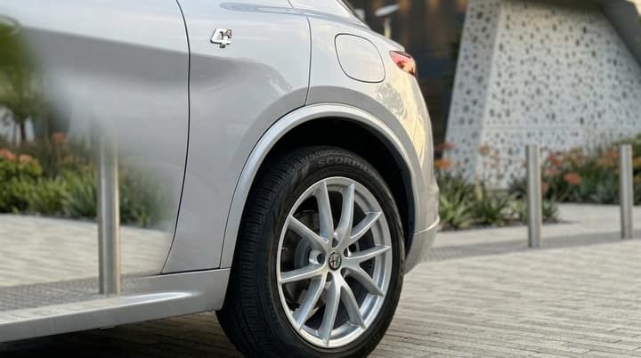 Silver Alfa Romeo Stelvio rental in Los Angeles — photo 3