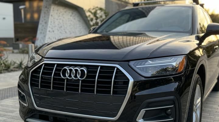 Black Audi Q5 rental in Los Angeles — photo 3