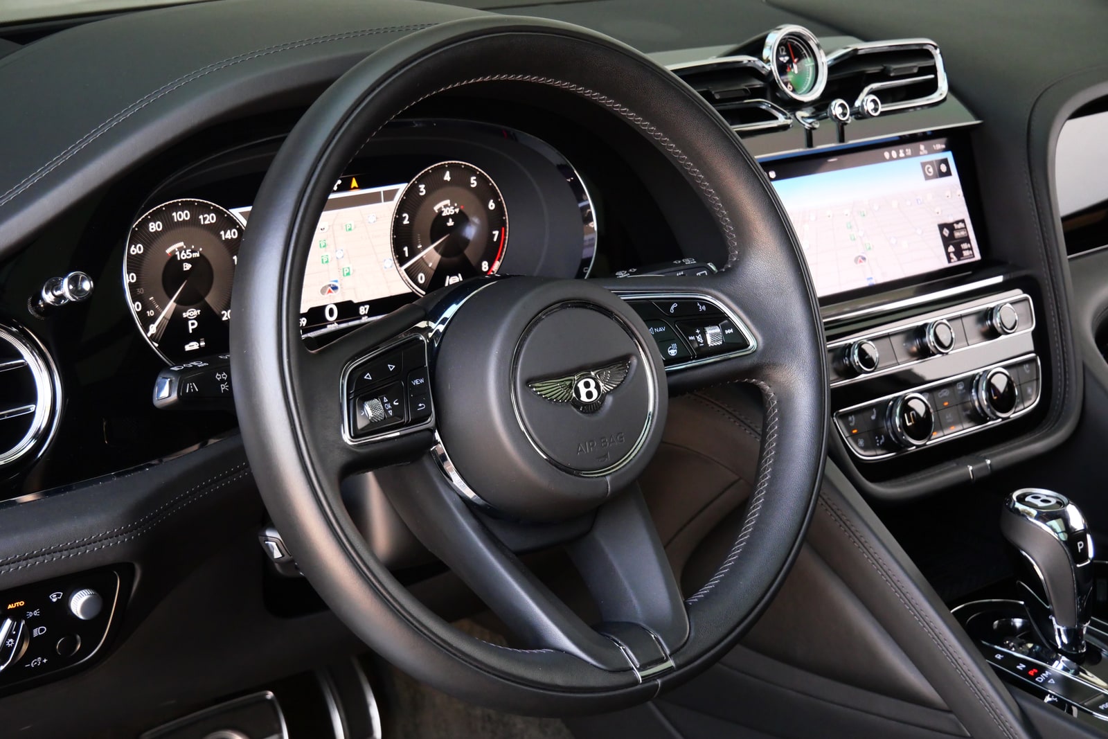 Steering wheel and instrument dials of the Bentley Bentayga