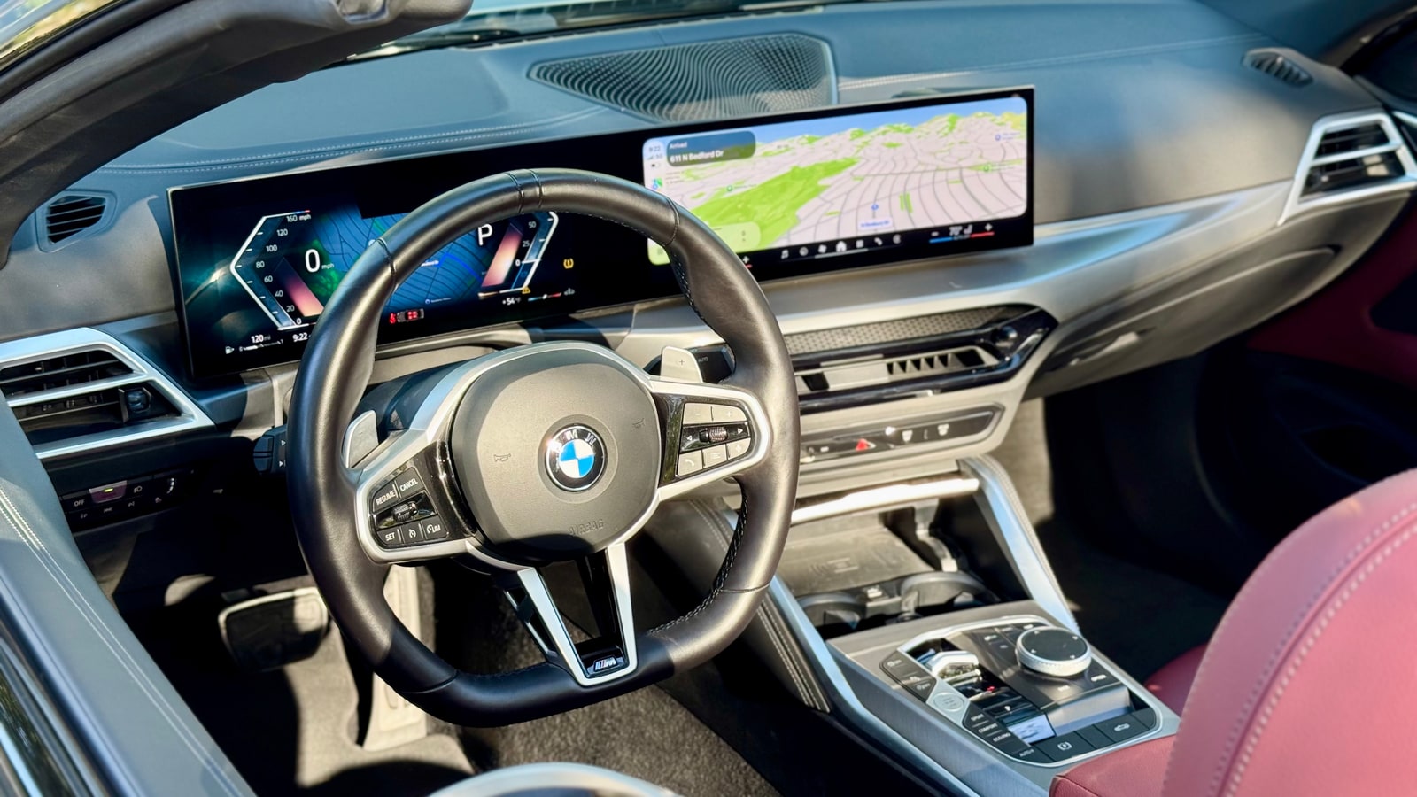 Curved display and steering wheel of the BMW 430i
