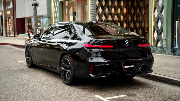Black BMW 7 rental in Los Angeles — photo 2
