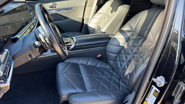 Black BMW 7 rental in Los Angeles — photo 5