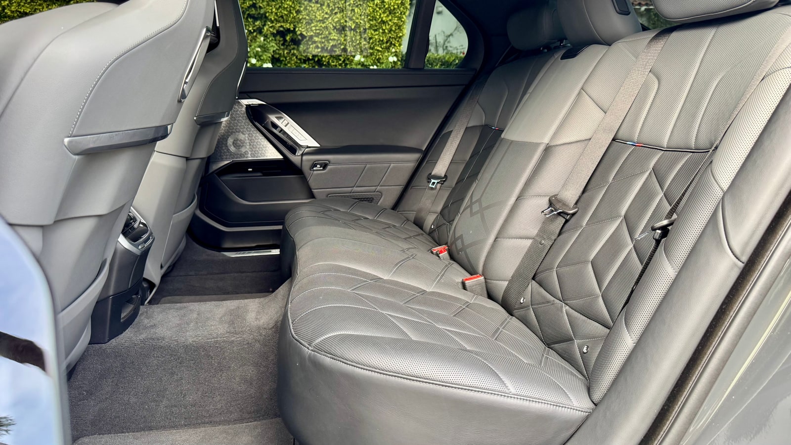 Quilted black leather rear seats of the BMW 760i