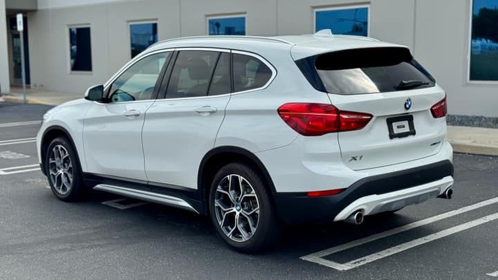 White BMW X1 rental in Los Angeles — photo 2