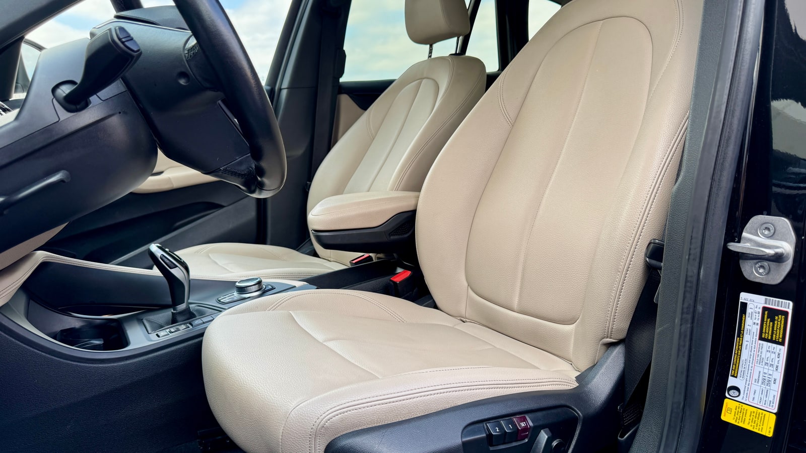Cream leather front seats of the BMW X1