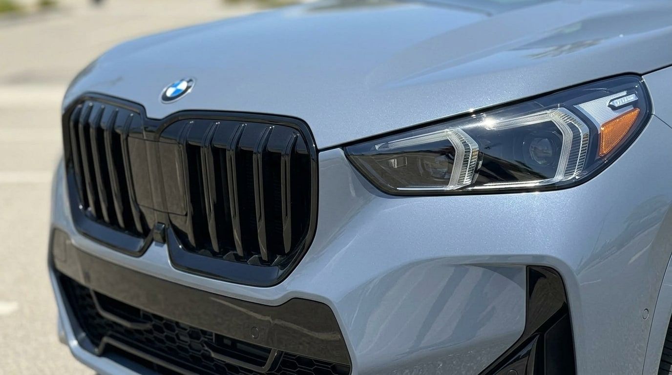 Grey BMW X1, photo 3 of 3