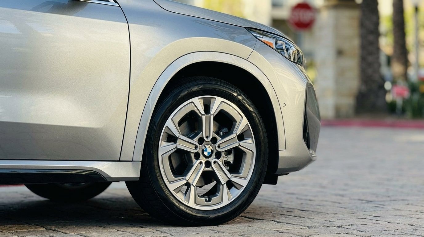 Silver BMW X1, photo 3 of 3