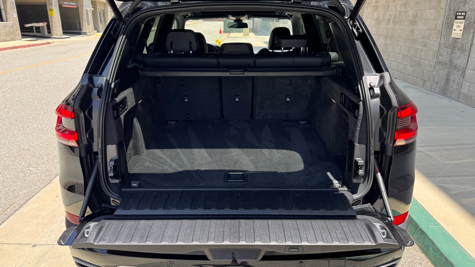 Open split tailgate and boot of the black BMW X5