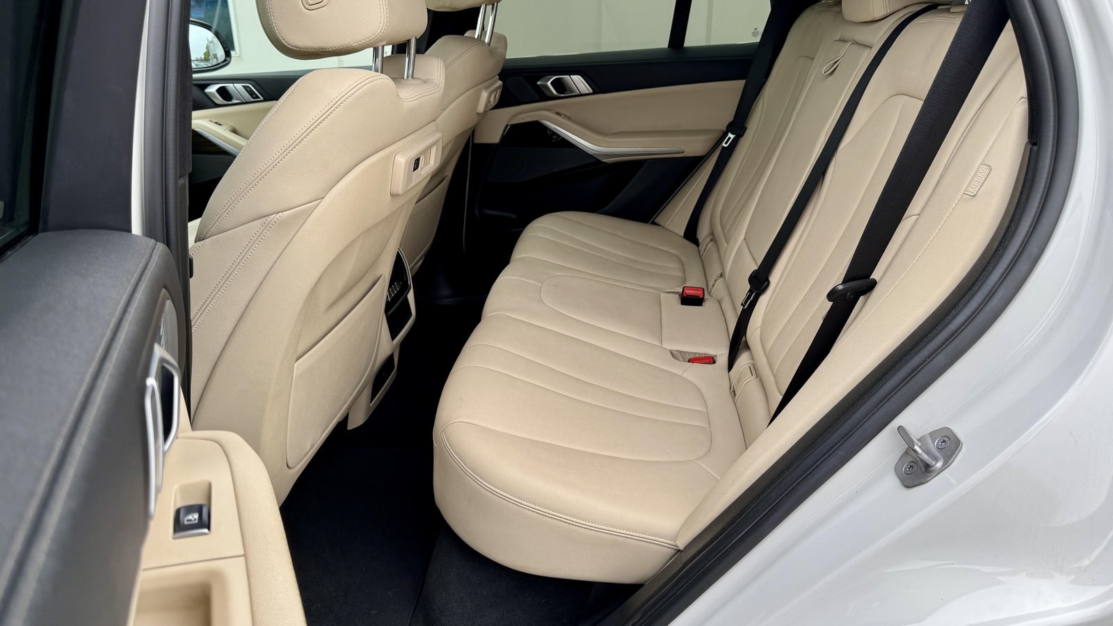 Rear bench of the BMW X5 in cream leather