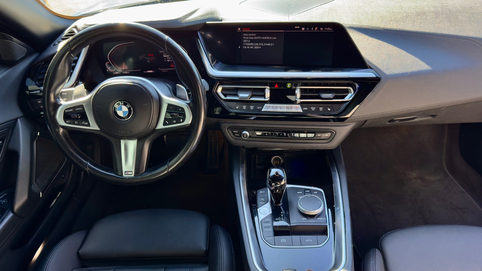 Cockpit of the BMW Z4 with the roof down
