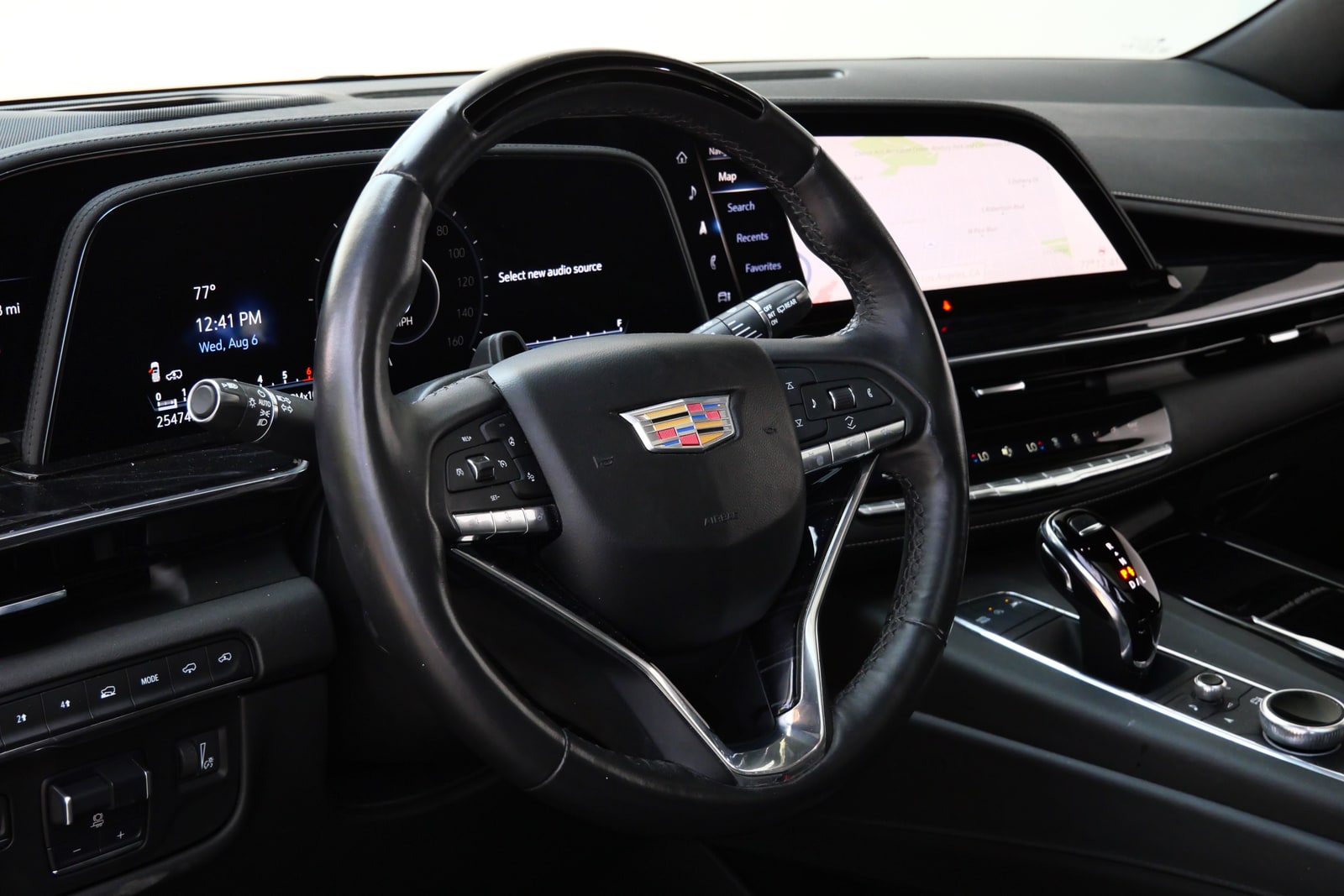 Steering wheel and curved OLED display of the Cadillac Escalade