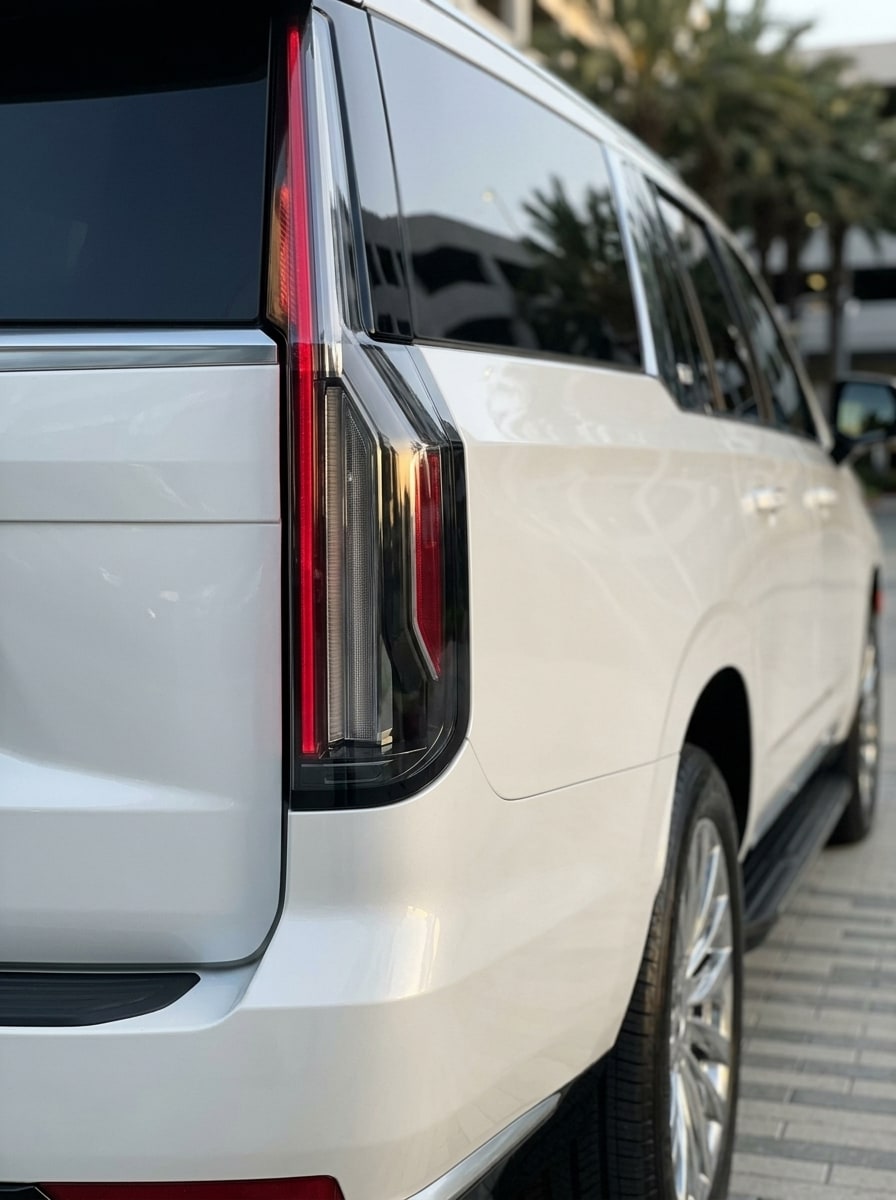 Vertical rear lamp of the white Cadillac Escalade ESV