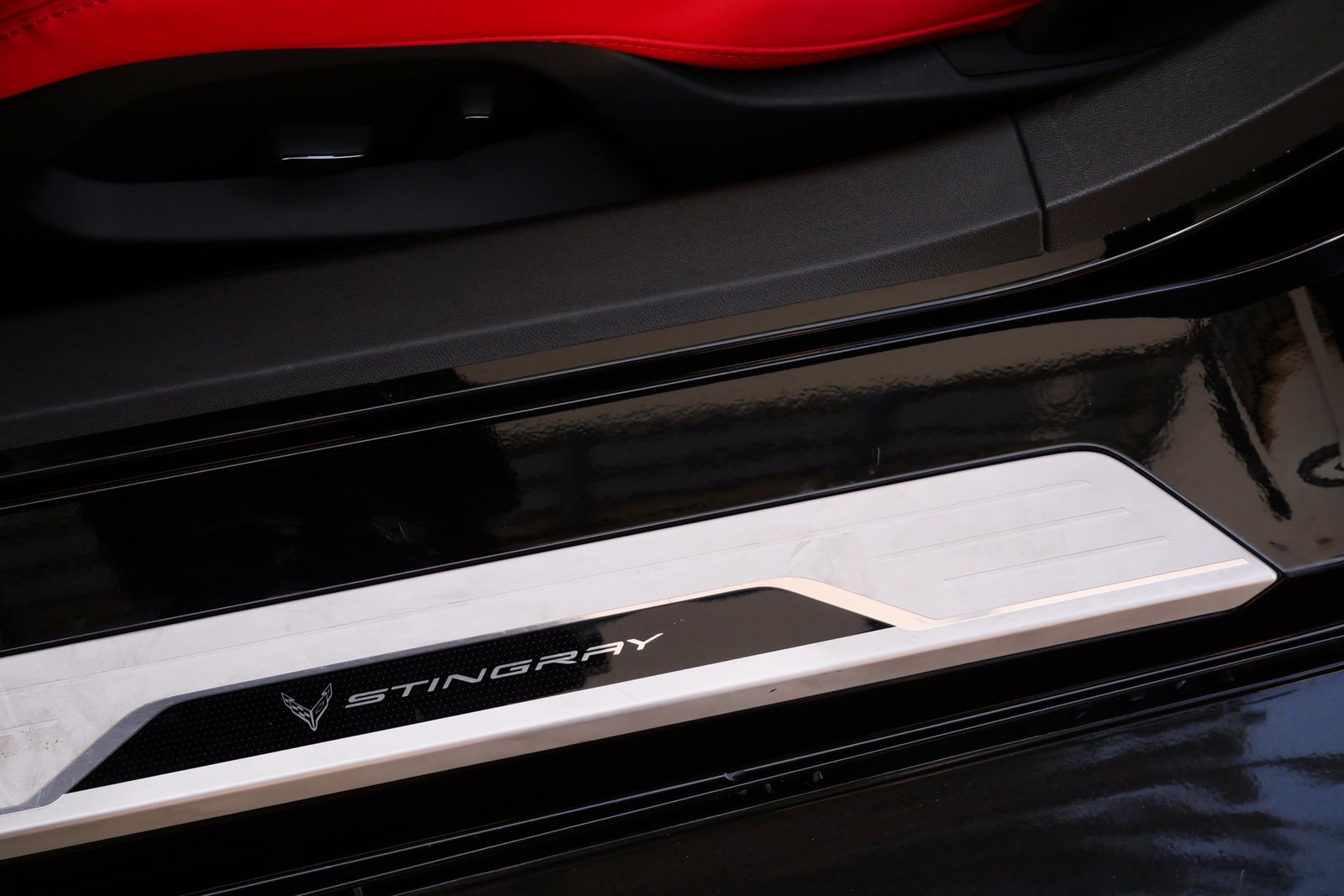 STINGRAY tread plate in the door sill of the Chevrolet Corvette