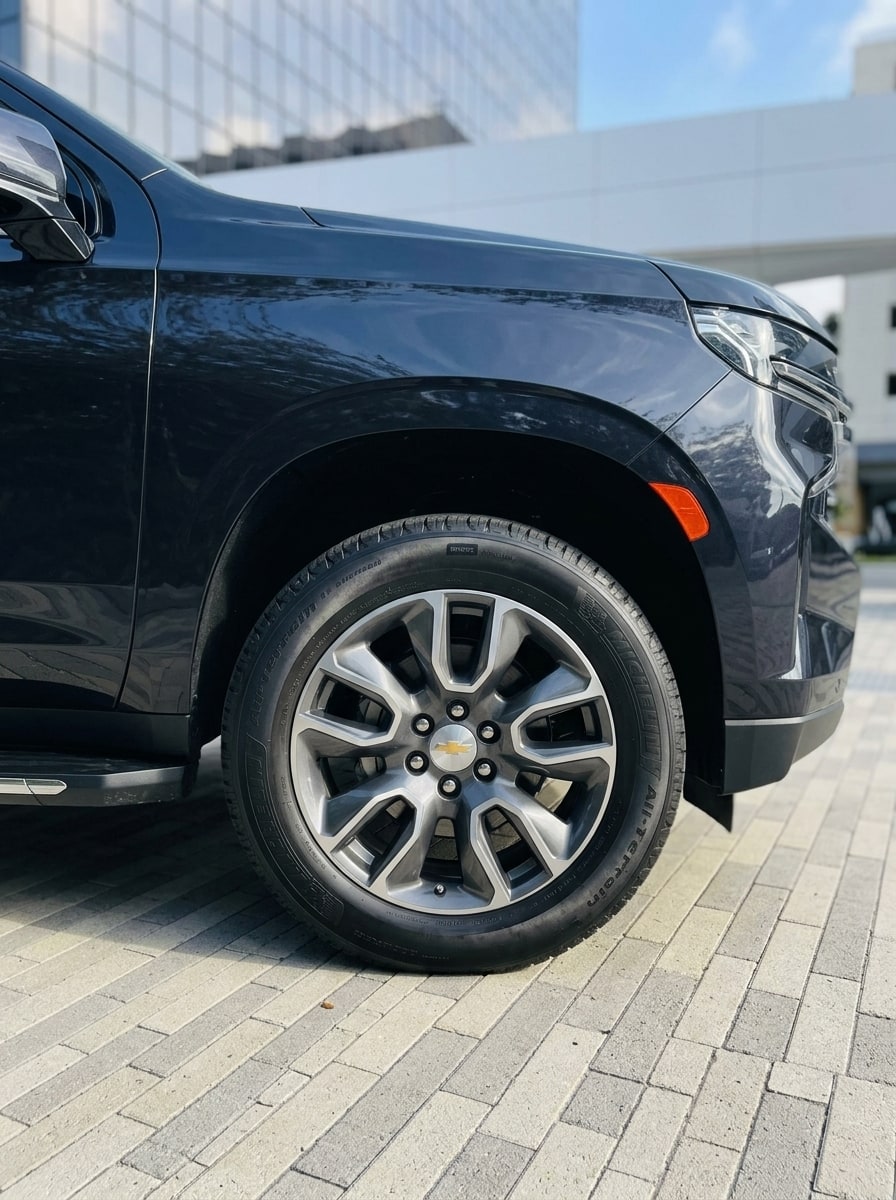 Front wheel and arch of the black Chevrolet Suburban