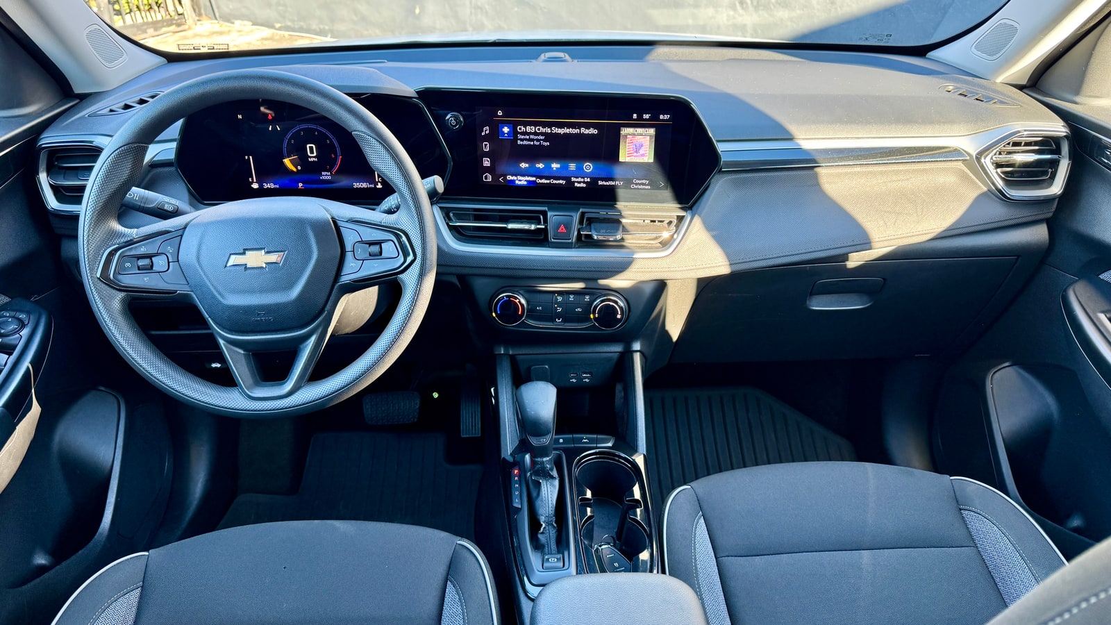 Dashboard and steering wheel of the Chevrolet Trailblazer