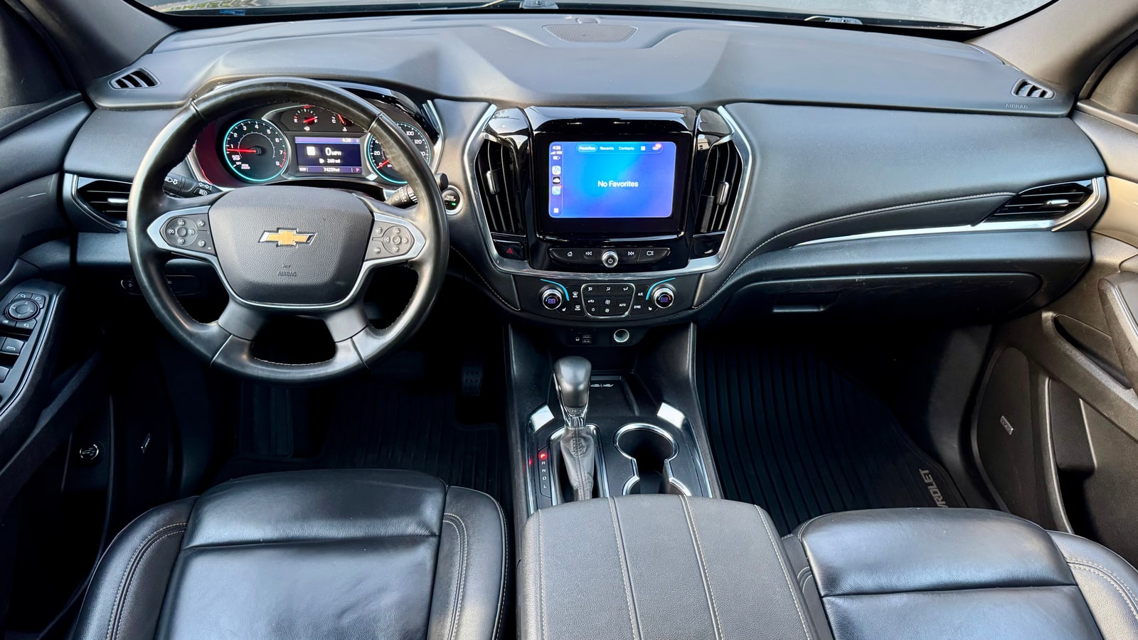 Dashboard and centre screen of the Chevrolet Traverse