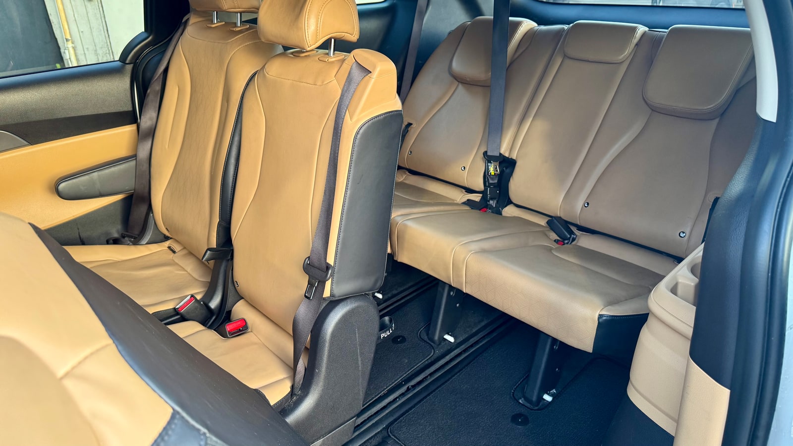 Tan leather second and third row seats of the Kia Carnival