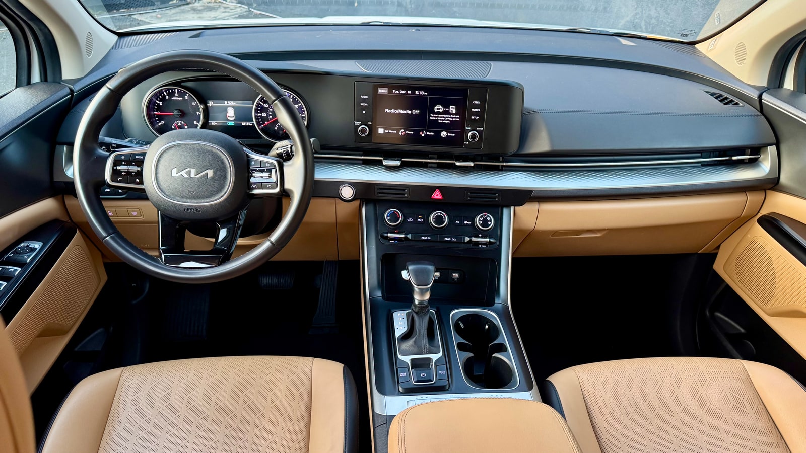Dashboard of the Kia Carnival in tan