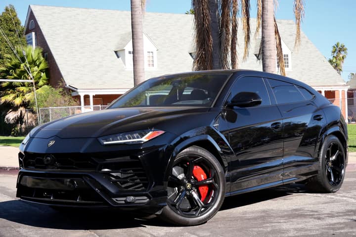 Lamborghini Urus rental in Los Angeles