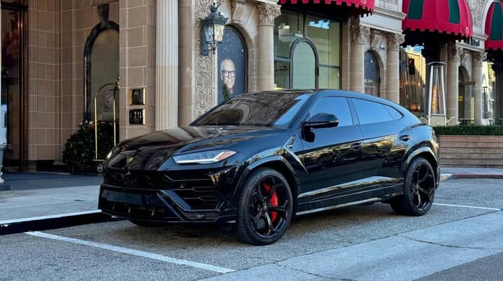 Black Lamborghini Urus