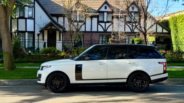 White Land Rover Range Rover rental in Los Angeles — photo 3