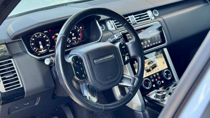 White Land Rover Range Rover rental in Los Angeles — photo 5