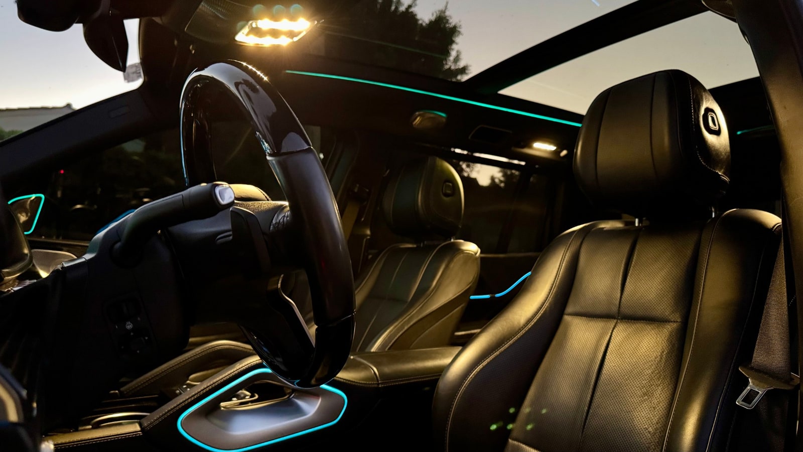 Front leather seats under the glass roof of the Maybach GLS 600