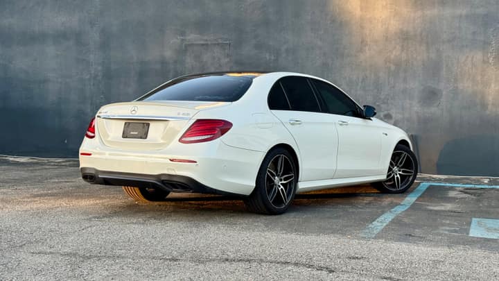 White Mercedes AMG E43 rental in Los Angeles — photo 2