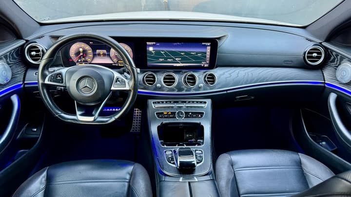 White Mercedes AMG E43 rental in Los Angeles — photo 3
