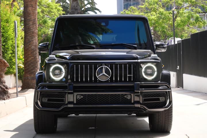Luxury SUVs for rent in Los Angeles