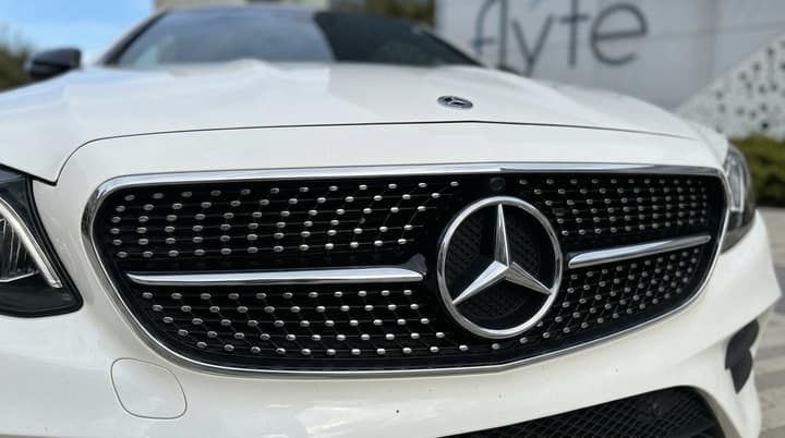 White Mercedes E-Class Coupe rental in Los Angeles — photo 3