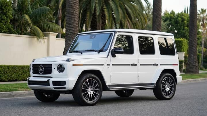 White Mercedes G550