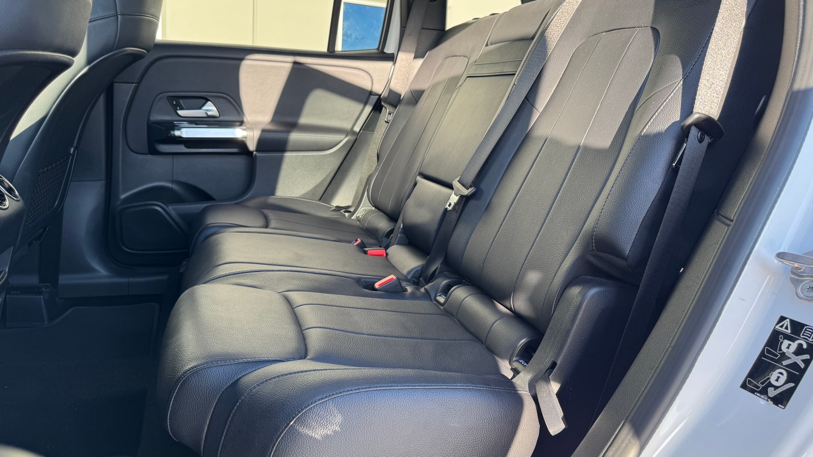 Rear seats of the Mercedes GLB in black leather
