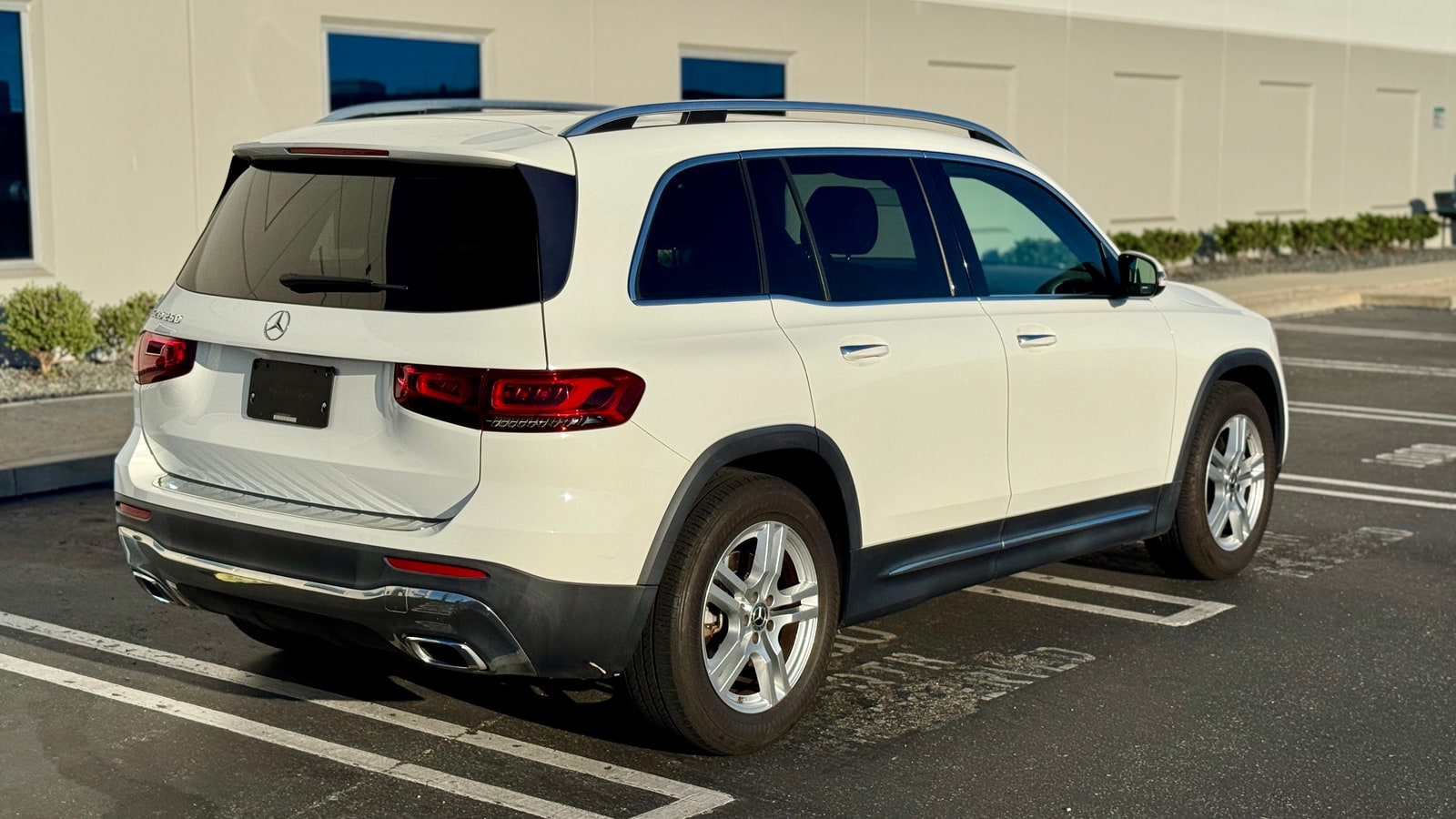 White Mercedes GLB from the rear three-quarter