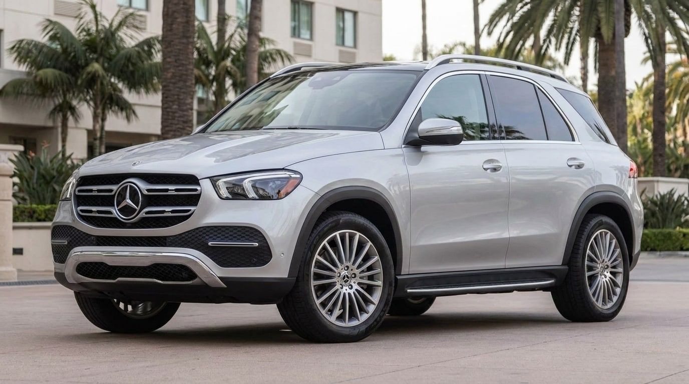 Silver Mercedes GLE, photo 1 of 6