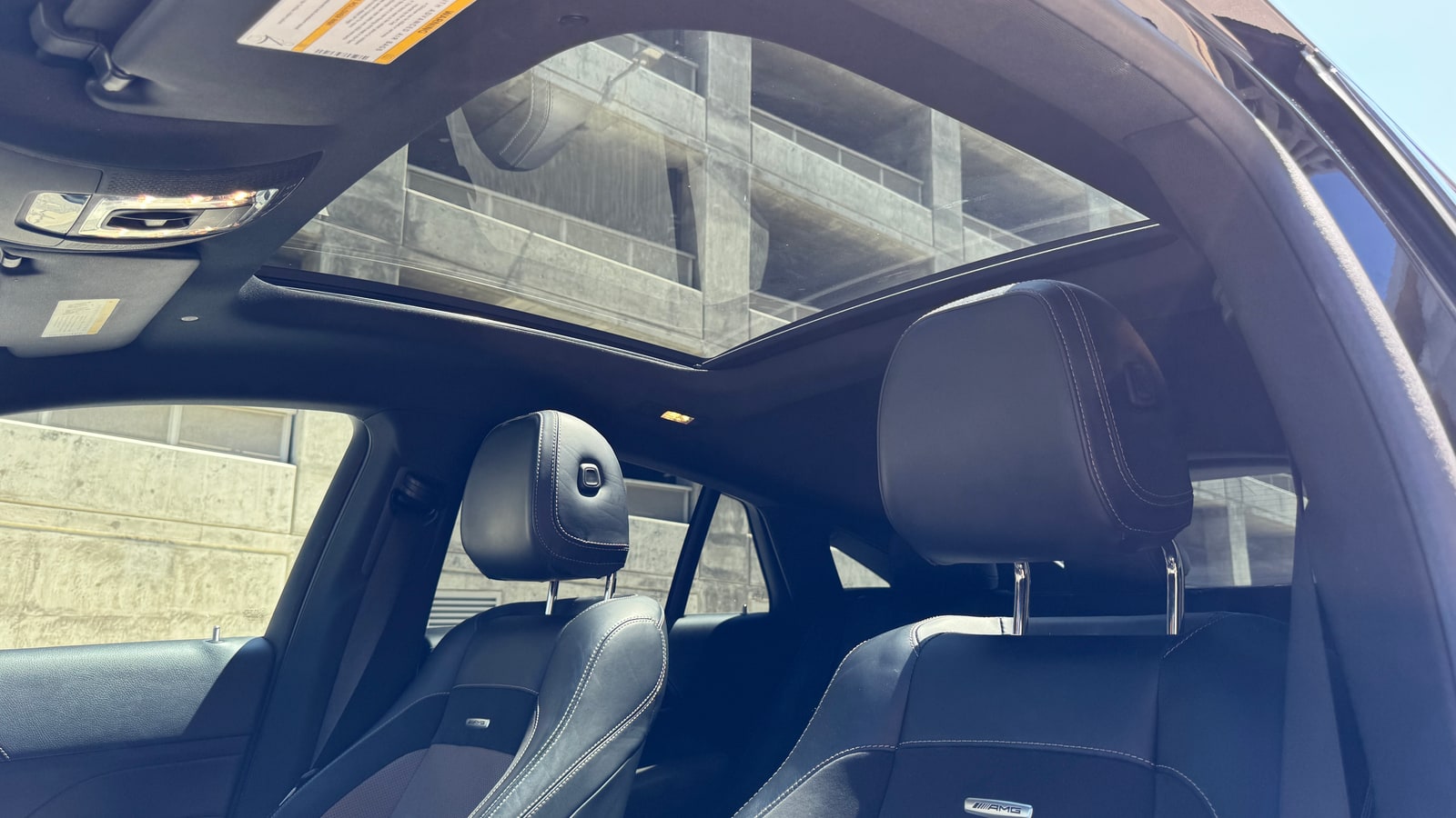 Panoramic roof above the cabin of the Mercedes-AMG GLE 53