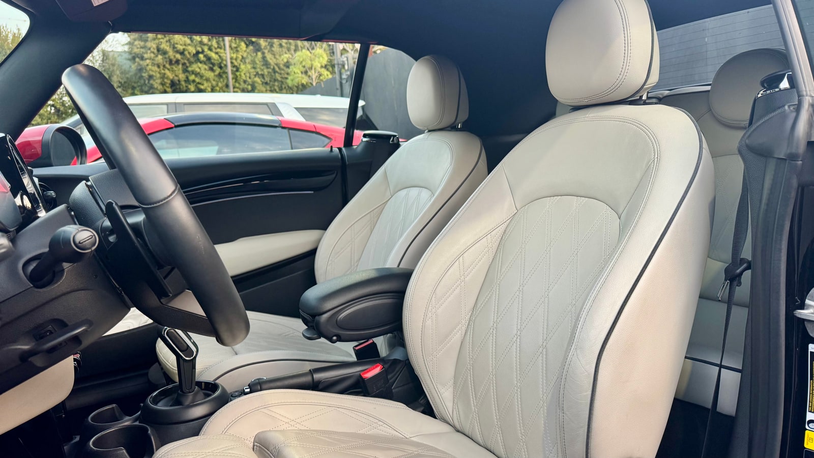 Cream leather front seats of the Mini Cooper Convertible