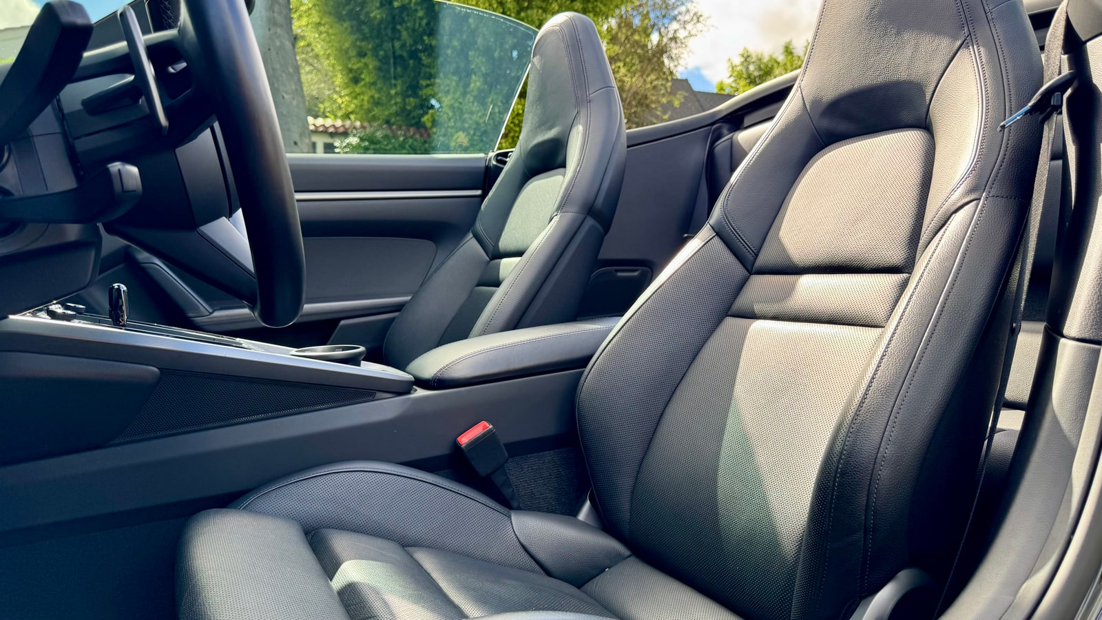 Black leather front seats and small rear seats of the Porsche 911 Cabriolet