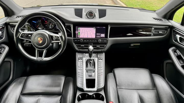 Grey Porsche Macan rental in Los Angeles — photo 4