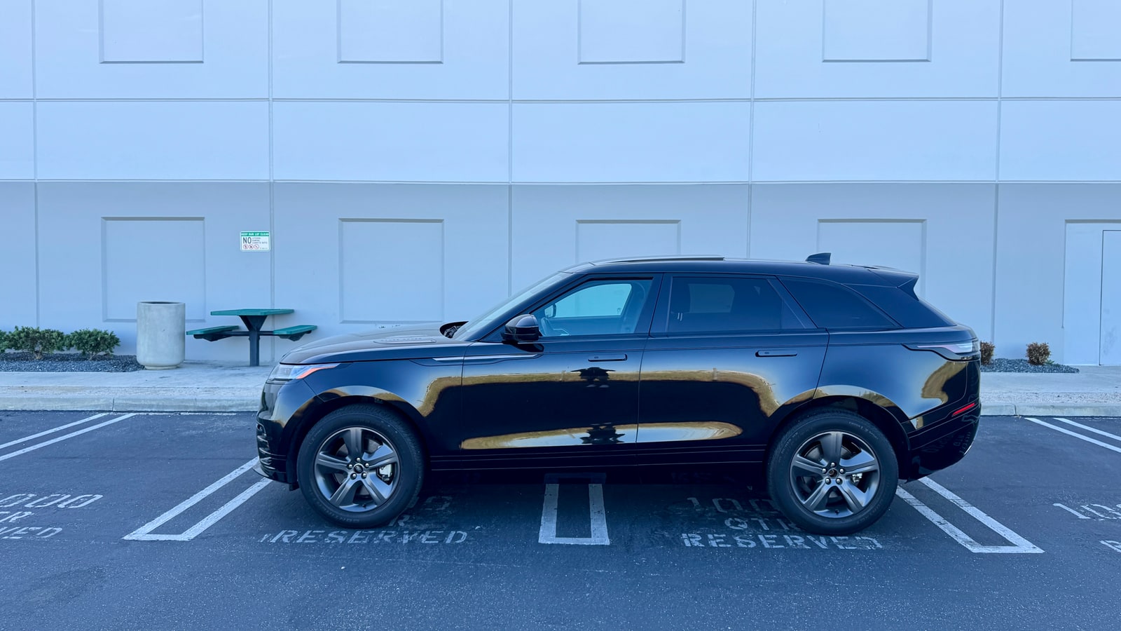 Black Range Rover Velar with flush door handles retracted