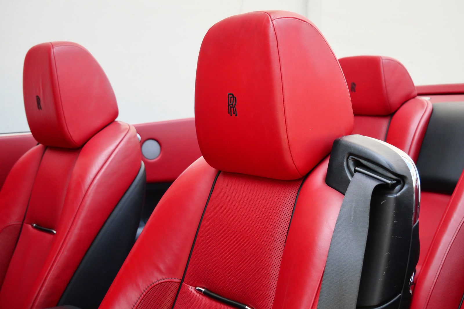 Red leather headrest with the embroidered Rolls-Royce monogram in the Dawn