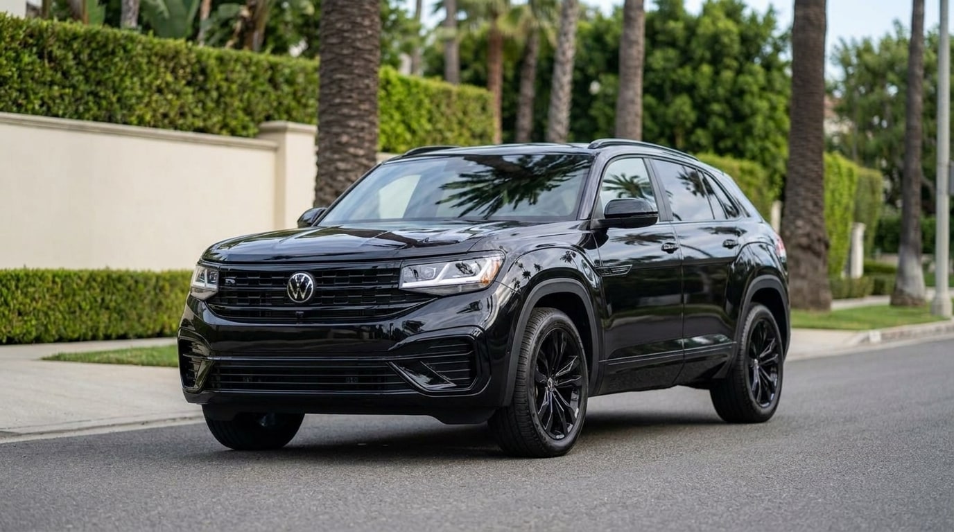 Black Volkswagen Atlas Cross Sport, photo 1 of 4