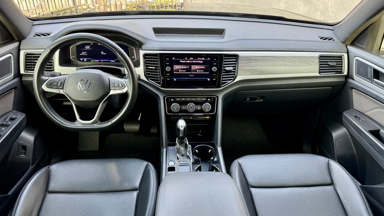 Dashboard and centre screen of the Volkswagen Atlas Cross Sport