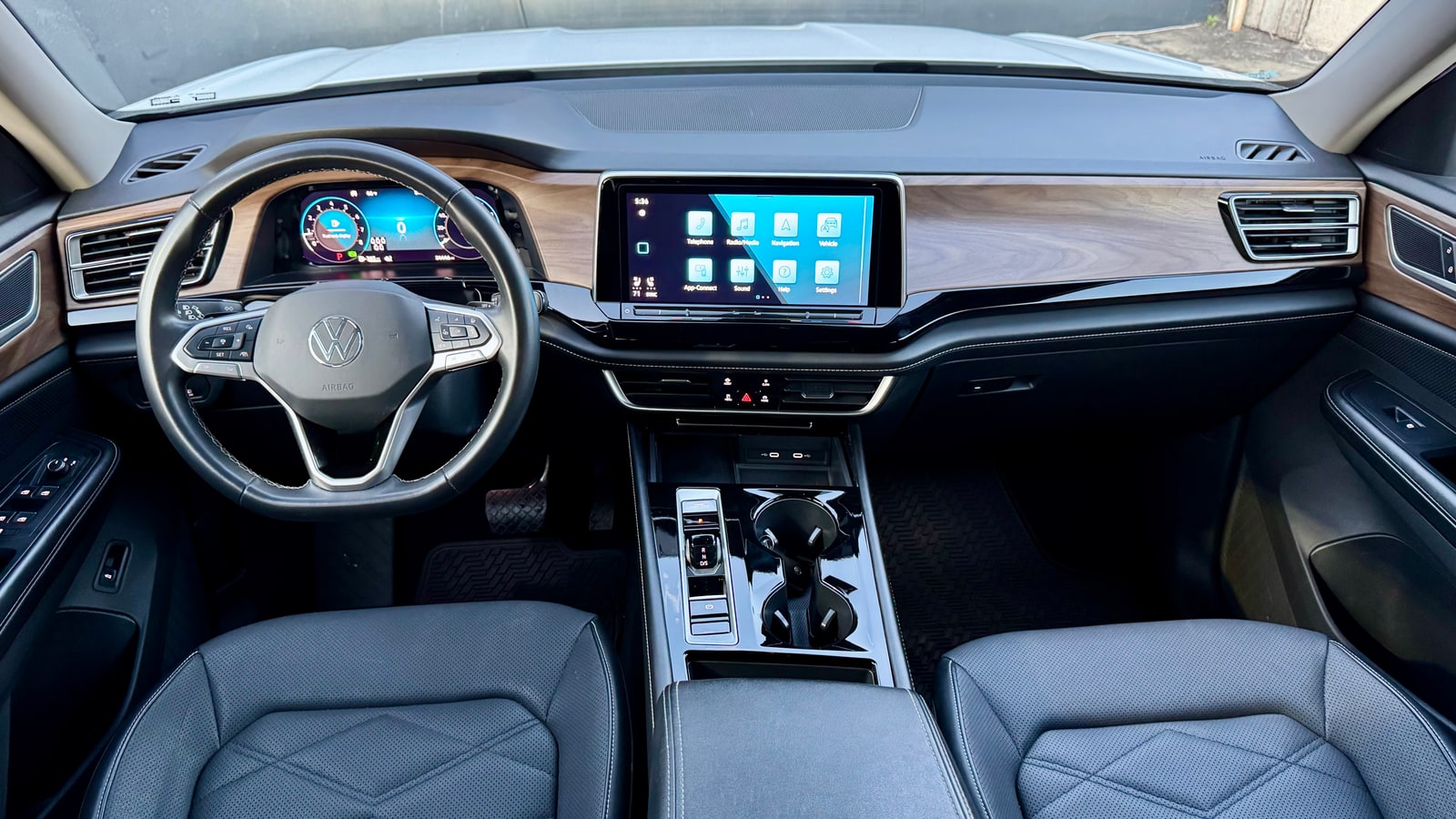 Dashboard and centre screen of the Volkswagen Atlas