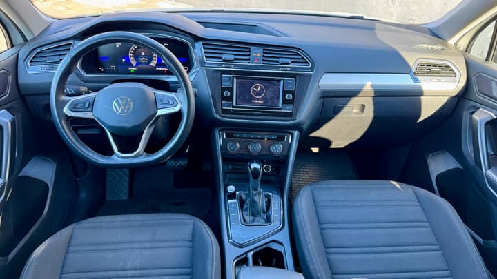 White Volkswagen Tiguan rental in Los Angeles — photo 3